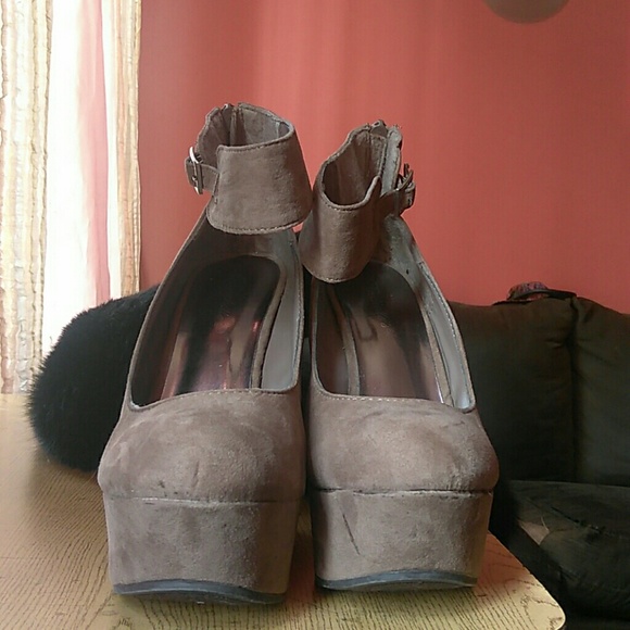 wedges - Picture 2 of 4